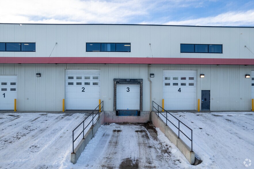 11510 40th St SE, Calgary, AB à vendre - Photo de l’immeuble – Image 3 sur 8