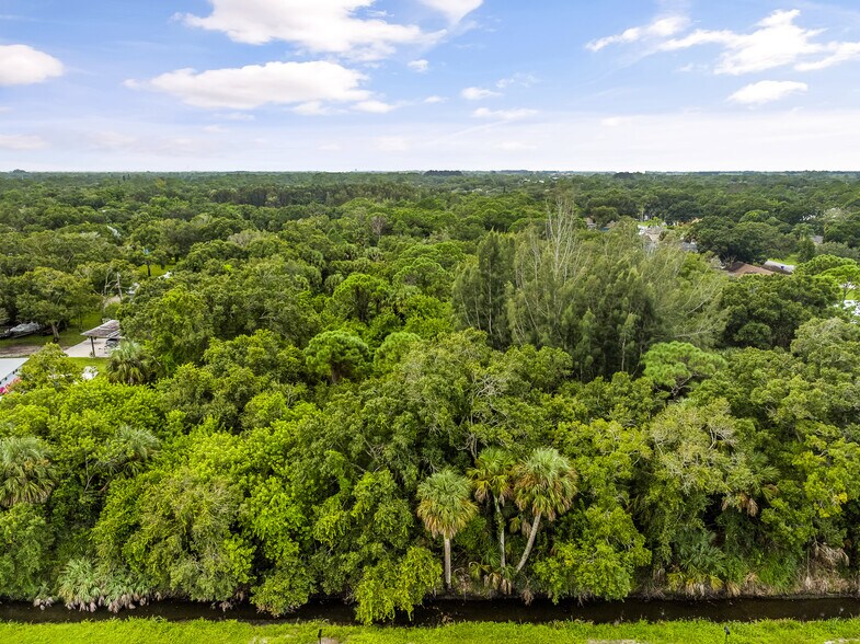 6145 45th st, Vero Beach, FL à vendre - Photo de l’immeuble – Image 2 sur 11