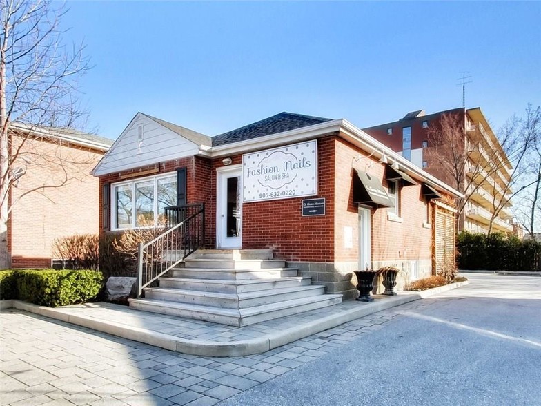 783 Brant St, Burlington, ON à louer - Photo de l’immeuble – Image 2 sur 14
