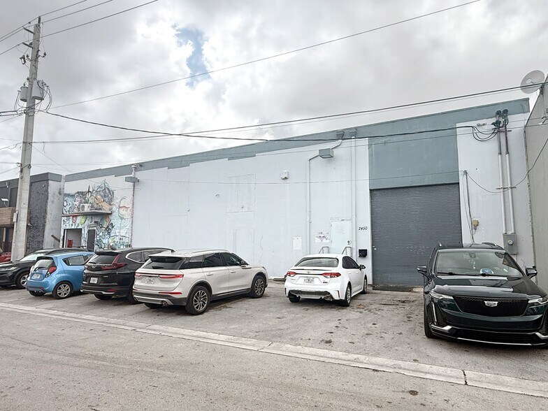 870 W 25th St, Hialeah, FL à louer - Photo de l’immeuble – Image 3 sur 8