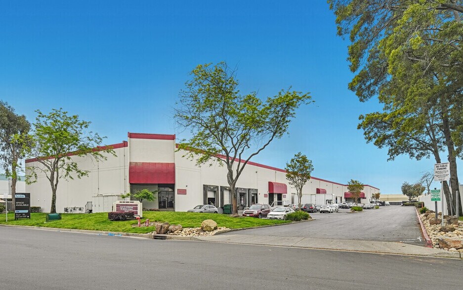 1942-1958 Sabre St, Hayward, CA à louer - Photo de l’immeuble – Image 1 sur 13