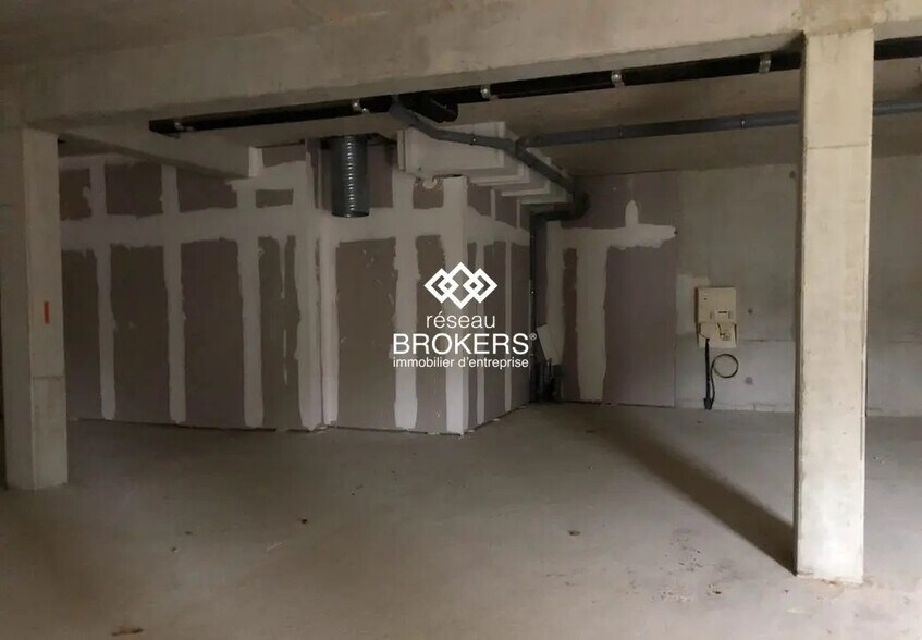 Local commercial dans Pontoise à louer - Photo de l’immeuble – Image 3 sur 6