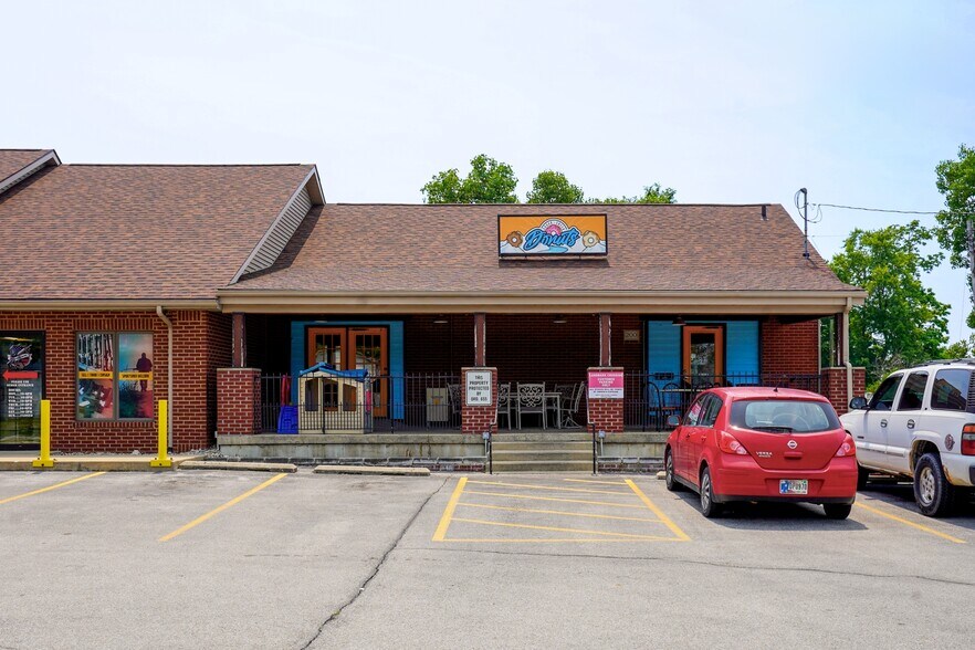 206 E Chicago St, Columbia City, IN à louer - Photo de l’immeuble – Image 2 sur 6