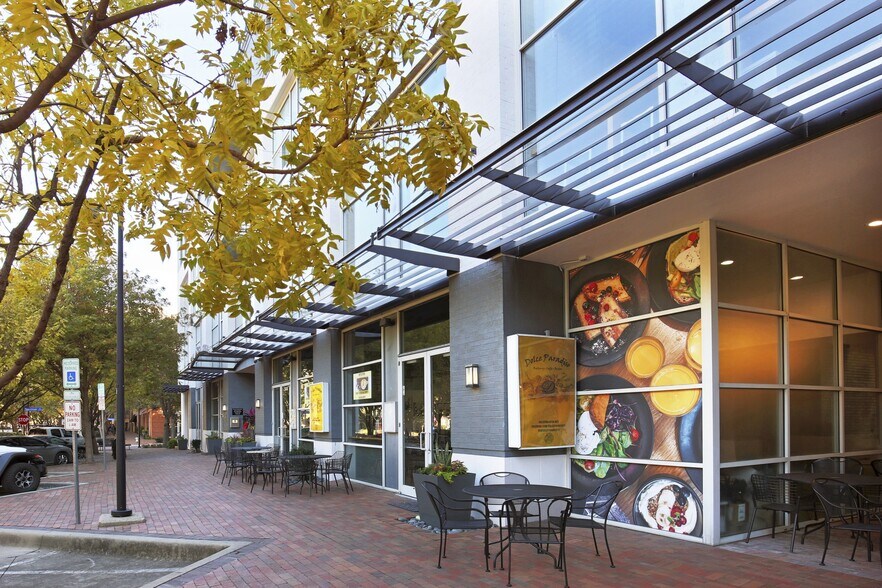 5009 Addison Cir, Addison, TX à louer - Photo de l’immeuble – Image 3 sur 8