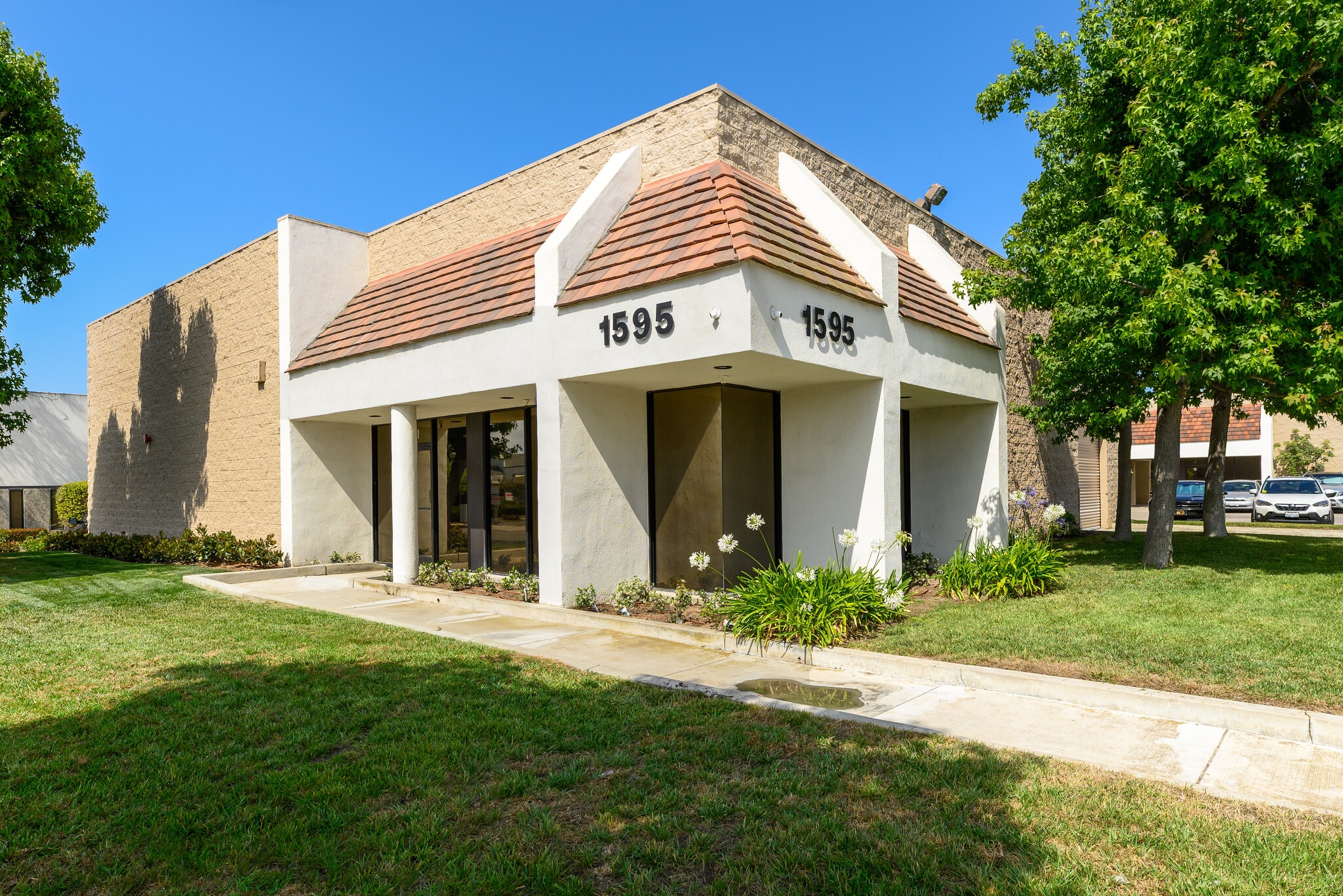 1595 Walter St, Ventura, CA à louer Photo de l’immeuble– Image 1 sur 10
