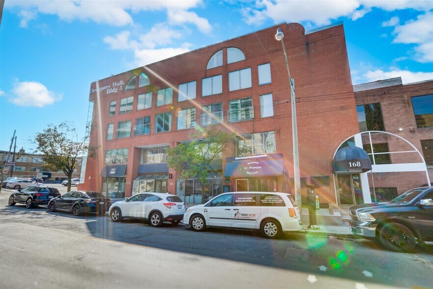 160-168 Bedford Rd, Toronto, ON à louer - Photo de l’immeuble – Image 2 sur 2