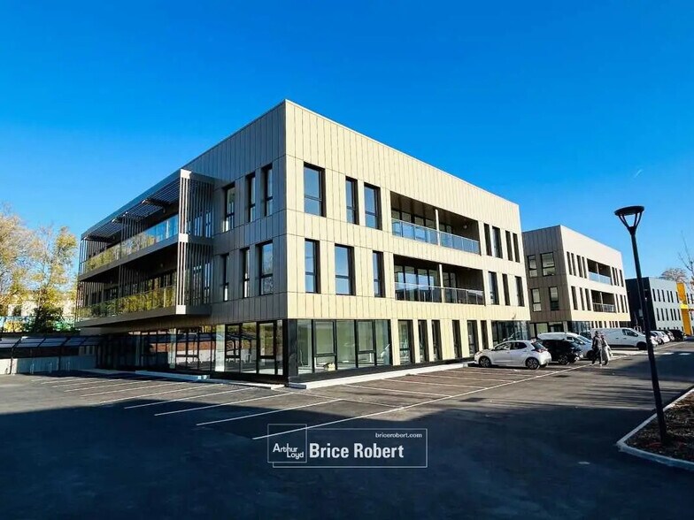 Local d’activités dans Limonest à louer - Photo de l’immeuble – Image 3 sur 17