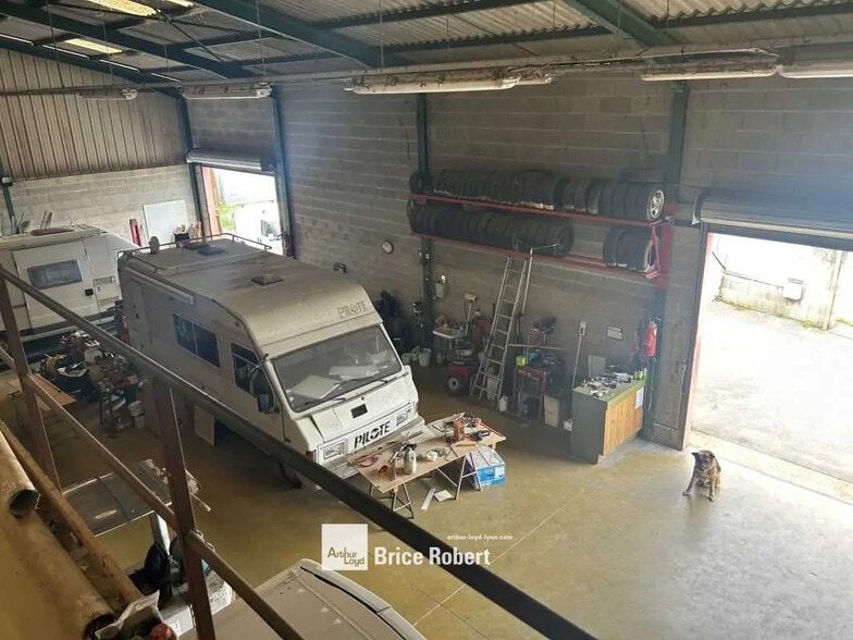 Local d'activités dans Marcilly-d'Azergues à vendre - Photo de l’immeuble – Image 3 sur 5