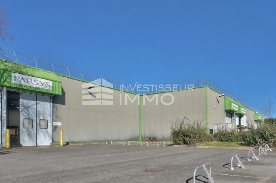 Local d’activités dans Saint-Thibault-des-Vignes à louer - Photo de l’immeuble – Image 1 sur 5