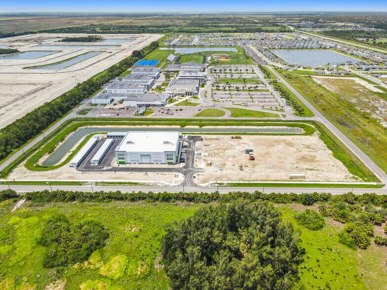 2481 Malabar NW rd, Palm Bay, FL à vendre - Photo de l’immeuble – Image 2 sur 6