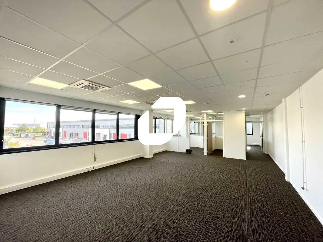 355 Avenue Henri Schneider, Meyzieu à louer Photo intérieure– Image 1 sur 16