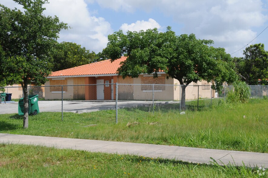 10261 SW 182nd St, Miami, FL à vendre - Photo de l’immeuble – Image 2 sur 10