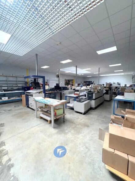 Bureau dans Élancourt à louer - Photo de l’immeuble – Image 3 sur 10