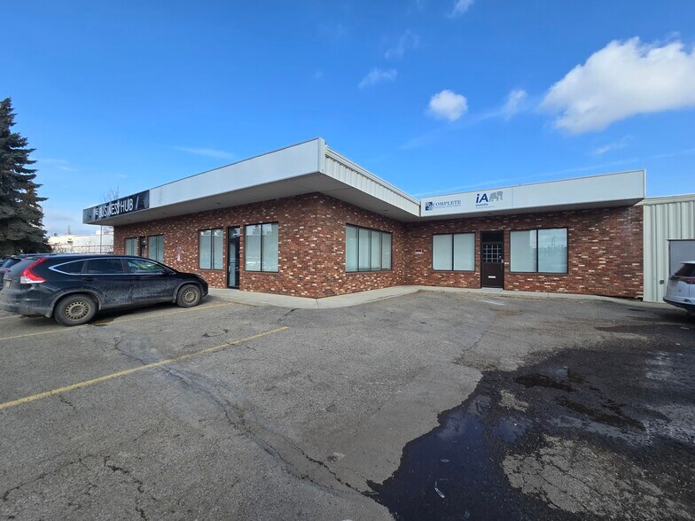 5108 52 St, Red Deer, AB à louer - Photo de l’immeuble – Image 2 sur 2