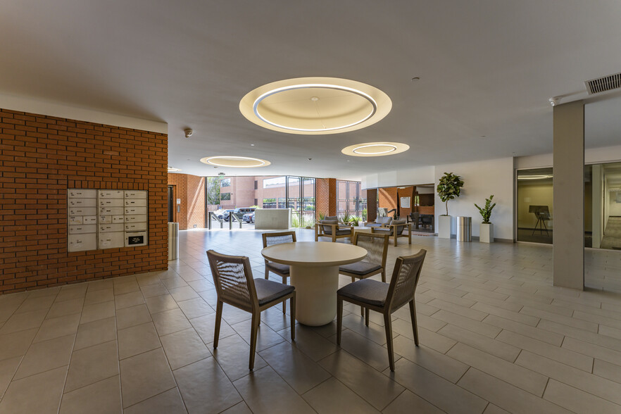 702 E Osborn Rd, Phoenix, AZ à louer - Photo intérieure – Image 3 sur 9