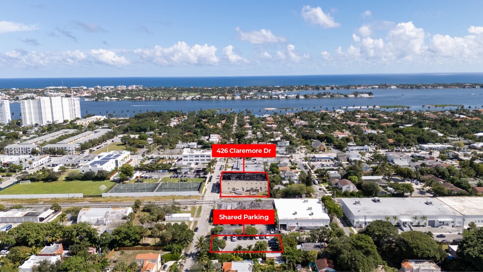 426 Claremore Dr, West Palm Beach, FL à vendre - Photo de l’immeuble – Image 2 sur 16