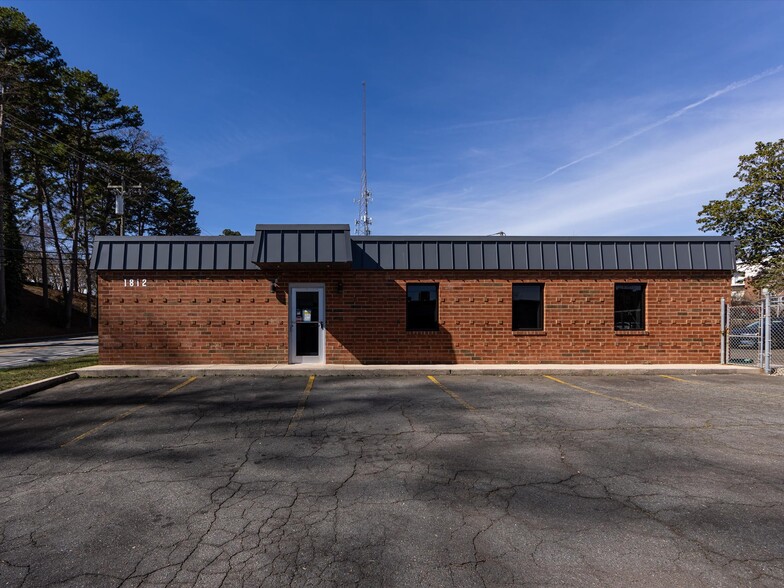 1812 W Morehead St, Charlotte, NC à louer - Photo de l’immeuble – Image 1 sur 31