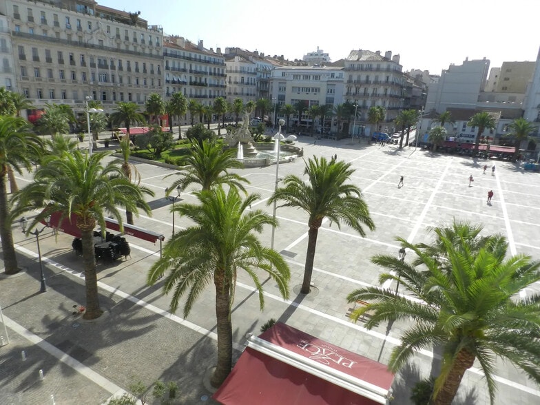 17 Place De La Liberte, Toulon à louer - Photo de l’immeuble – Image 3 sur 7