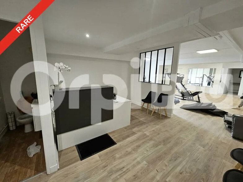 Local d'activités dans Melun à vendre - Photo de l’immeuble – Image 1 sur 8