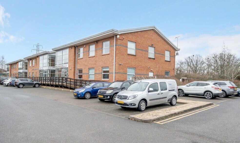 4 Winnersh Fields Gazelle Close, Wokingham à vendre - Photo de l’immeuble – Image 2 sur 6