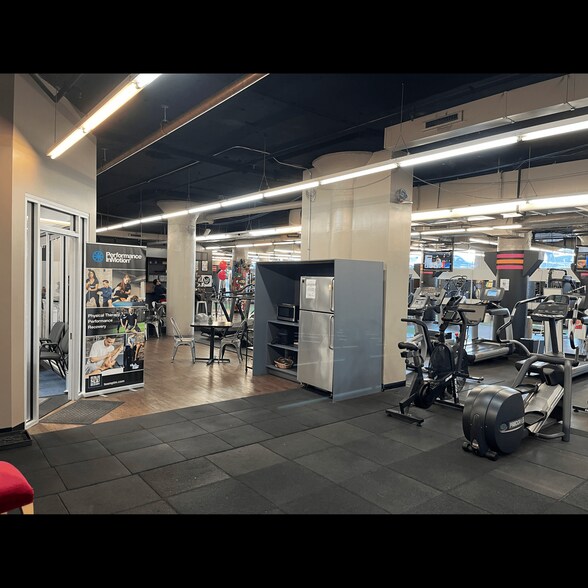 820 N Orleans St, Chicago, IL à louer - Photo de l’immeuble – Image 3 sur 12