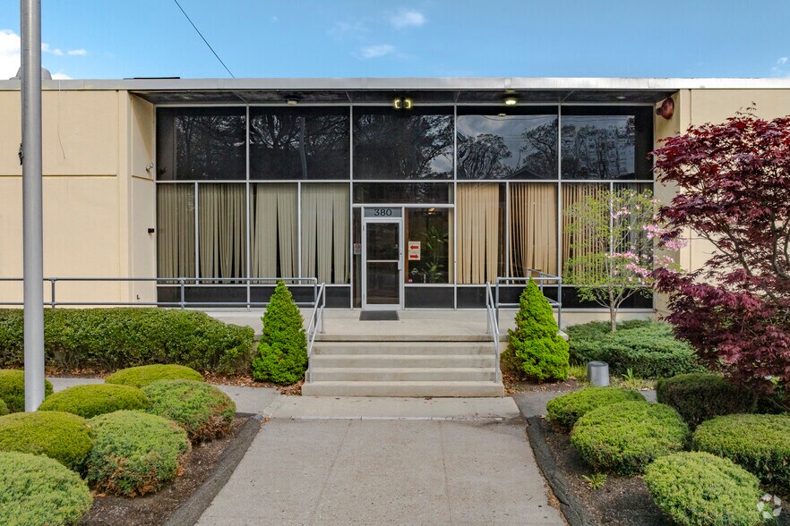 380 Horace St, Bridgeport, CT à louer - Photo de l’immeuble – Image 3 sur 13