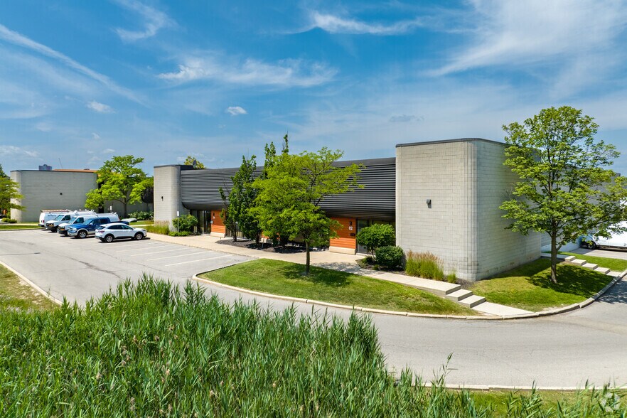 6535 Millcreek Dr, Mississauga, ON à louer - Photo de l’immeuble – Image 1 sur 5