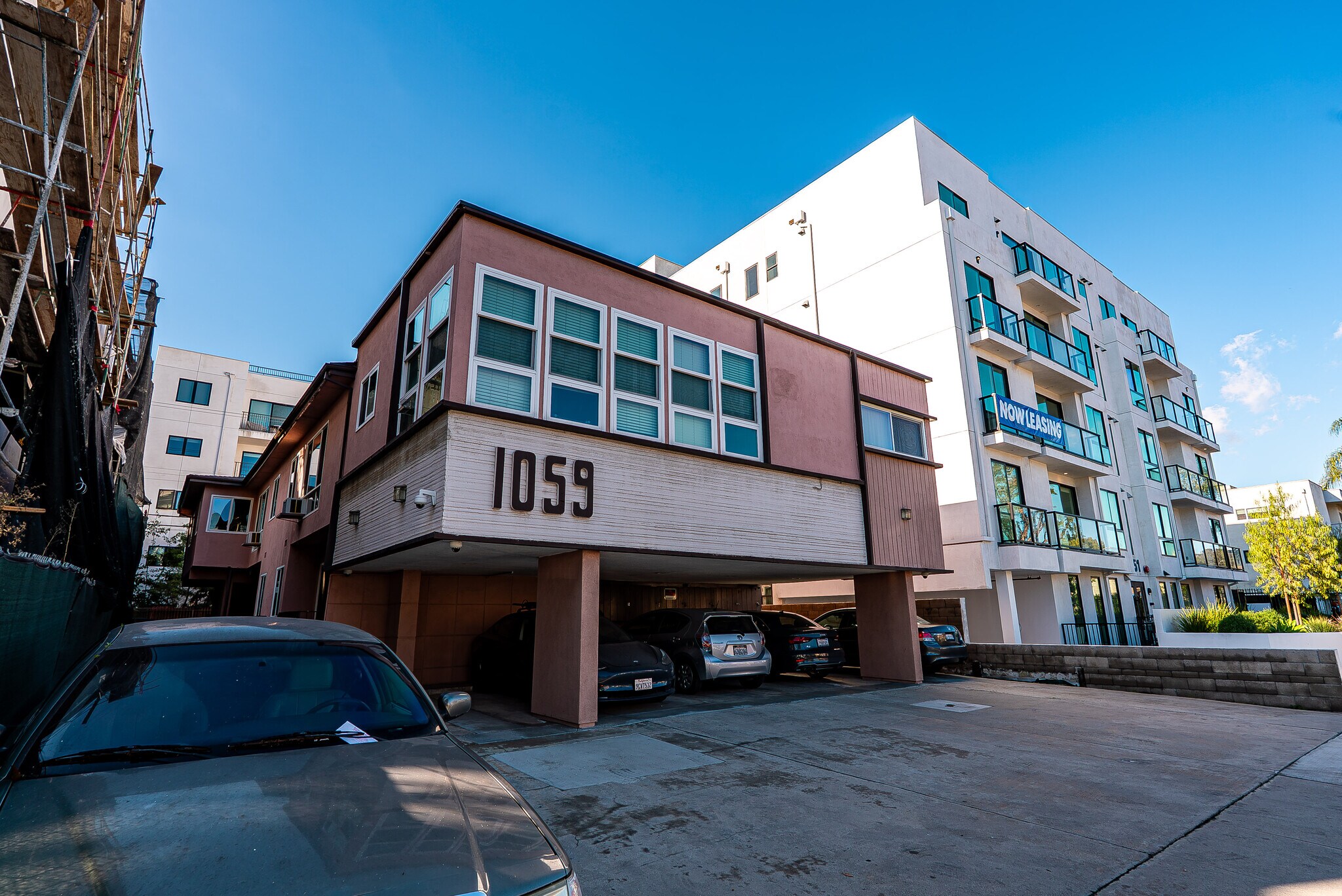 1059 S Corning St, Los Angeles, CA à vendre Photo de l’immeuble– Image 1 sur 12