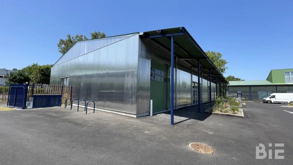 Local d'activités dans Le Bouscat à vendre - Photo de l’immeuble – Image 3 sur 3