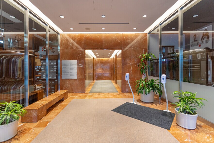 580 Hornby St, Vancouver, BC à louer - Hall d’entrée – Image 3 sur 9