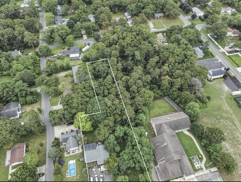 669 Flanders Rd, Flanders, NY à vendre - Photo de l’immeuble – Image 3 sur 15