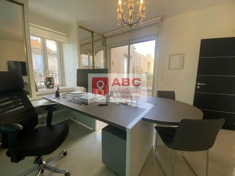 Bureau dans Montpellier à louer - Photo de l’immeuble – Image 2 sur 9