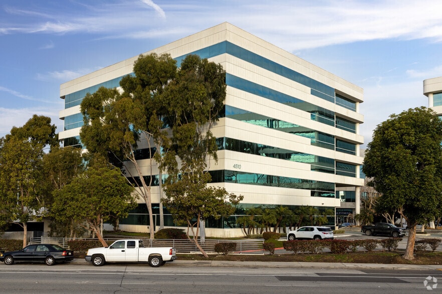 4510 E Pacific Coast Hwy, Long Beach, CA à louer - Photo principale – Image 2 sur 5