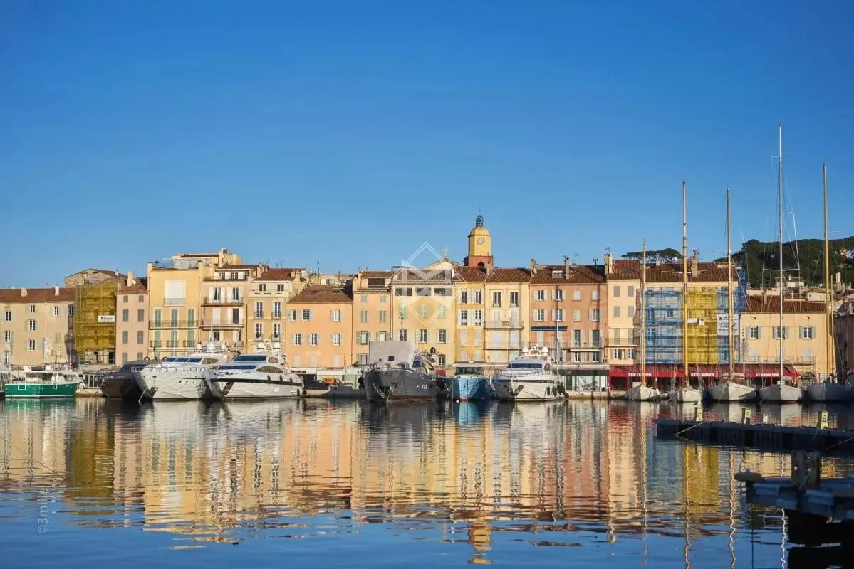Local commercial dans Saint-Tropez à louer Photo de l’immeuble– Image 1 sur 4