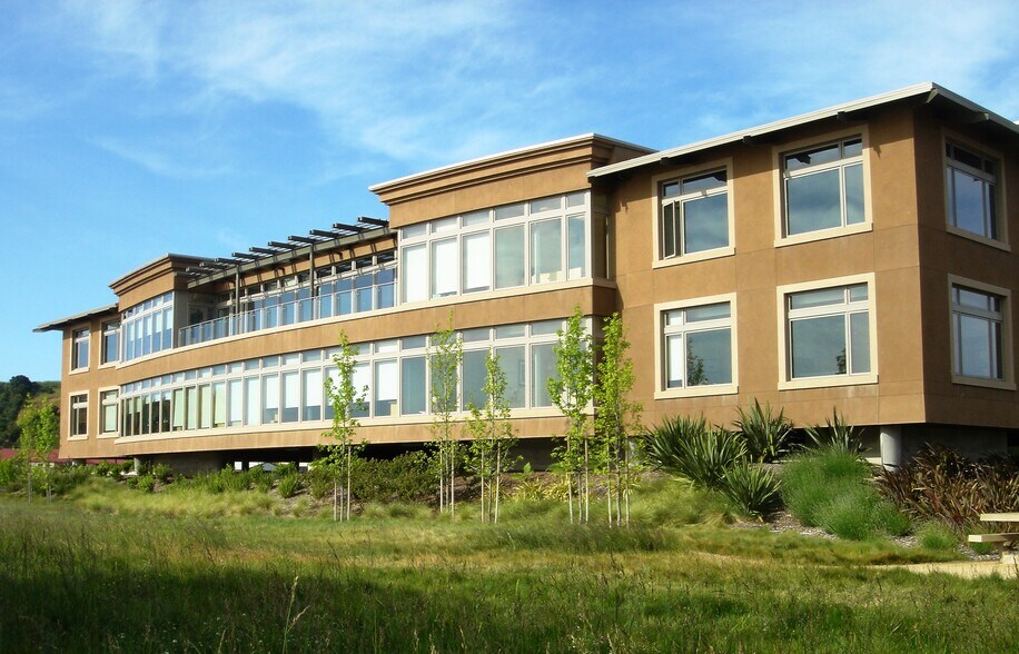 2350 Kerner Blvd, San Rafael, CA à louer - Photo de l’immeuble – Image 3 sur 6