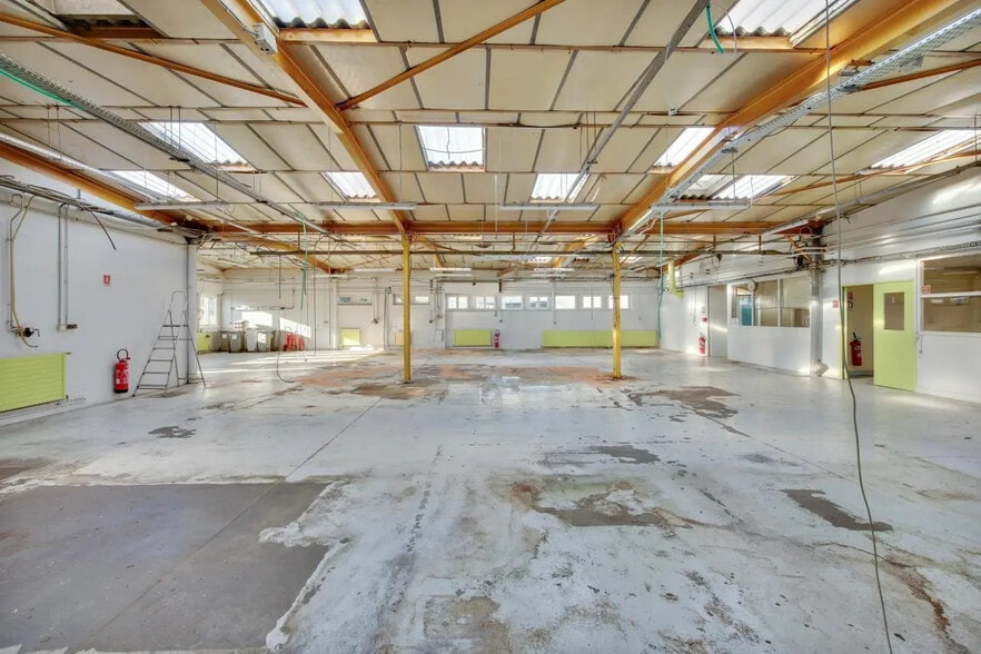 Local d'activités dans Palaiseau à vendre - Photo de l’immeuble – Image 2 sur 15