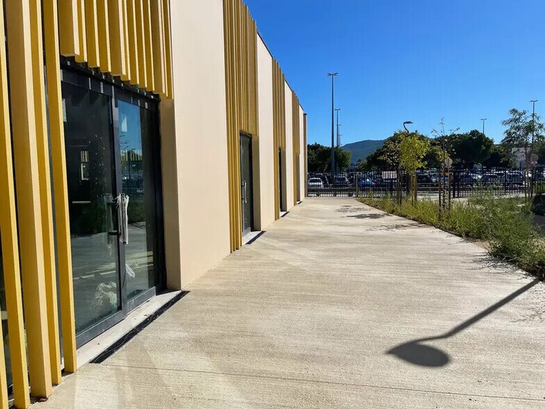 Bureau dans Aubagne à louer - Photo de l’immeuble – Image 3 sur 14