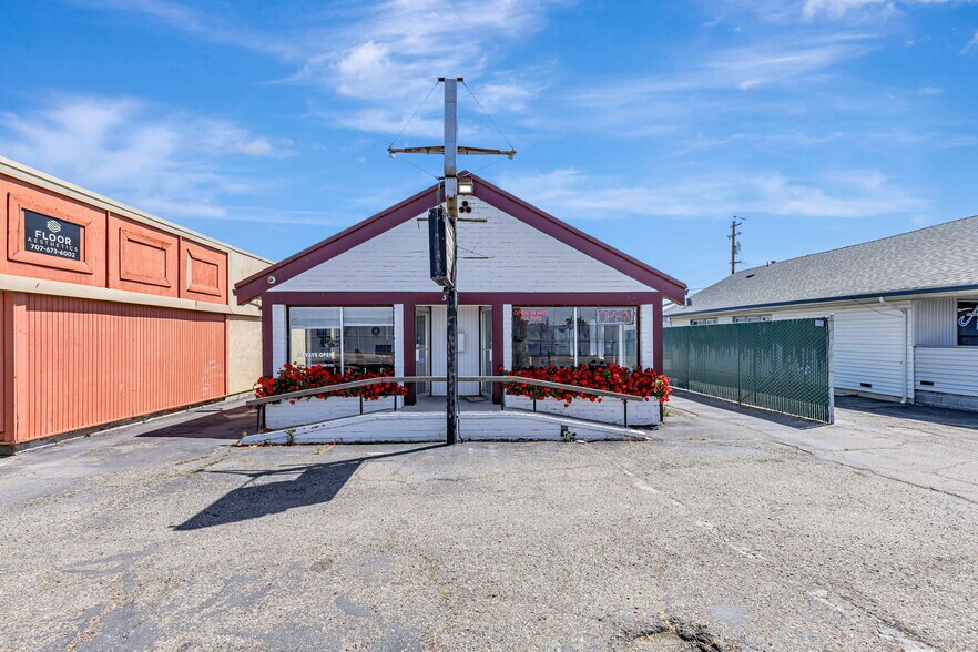 323 Texas St, Fairfield, CA à vendre - Photo de l’immeuble – Image 2 sur 44