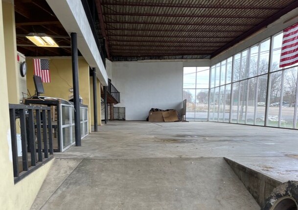 550 Columbia Ave W, Battle Creek, MI à vendre - Photo de l’immeuble – Image 2 sur 5