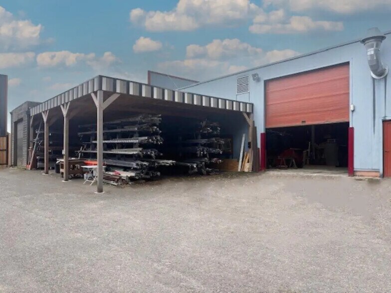 Local d'activités dans Boissy-sous-Saint-Yon à vendre - Photo de l’immeuble – Image 3 sur 7