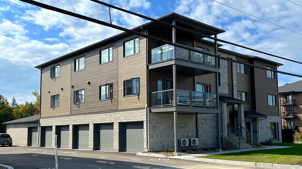 Portfolio of 44 Units in 5 Buildings portefeuille de 5 biens à vendre sur LoopNet.fr - Photo principale – Image 2 sur 3