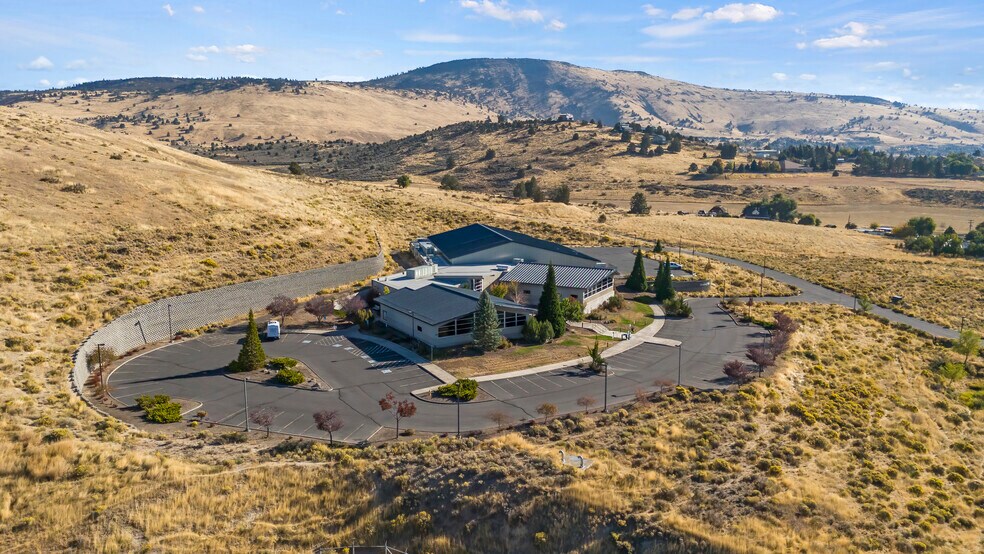 2701 Foothills Blvd, Klamath Falls, OR à louer - Photo de l’immeuble – Image 3 sur 6
