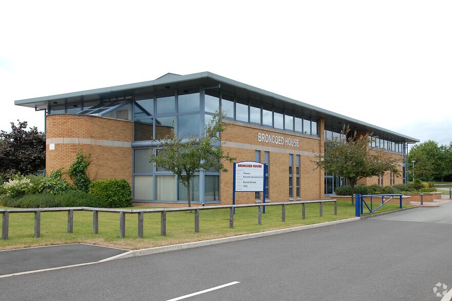 Wrexham Rd, Mold à louer - Photo principale – Image 1 sur 8