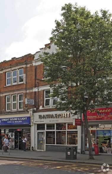 102 Uxbridge Rd, Londres à louer - Photo de l’immeuble – Image 2 sur 2