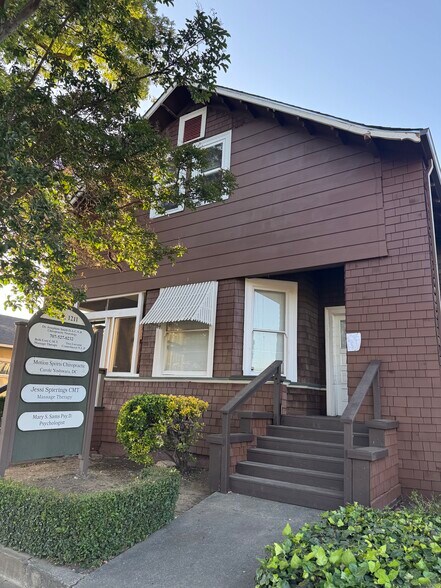 1209-1211 College Ave, Santa Rosa, CA à louer - Photo de l’immeuble – Image 2 sur 5