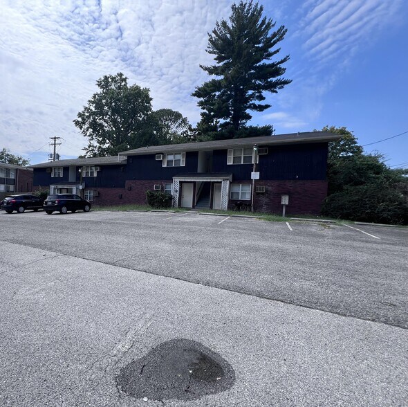 605 W College St, Carbondale, IL à vendre - Photo principale – Image 1 sur 11