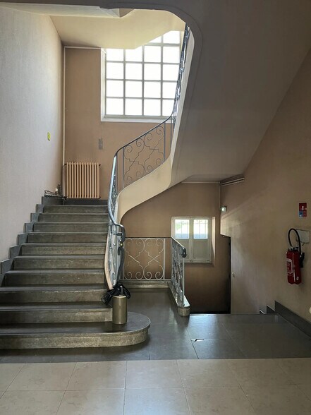 5 Avenue Du Vanel, Privas à vendre - Photo de l’immeuble – Image 2 sur 6