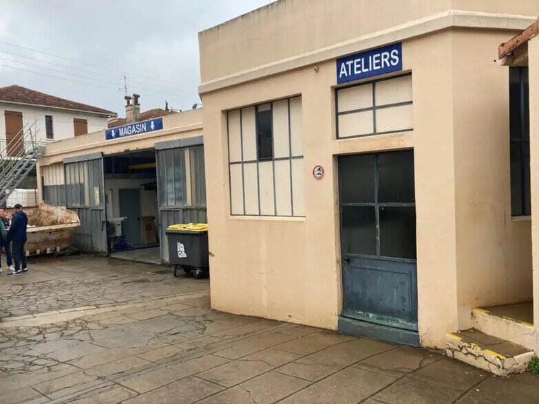 Industriel/Logistique dans Cannes à vendre - Photo de l’immeuble – Image 2 sur 10