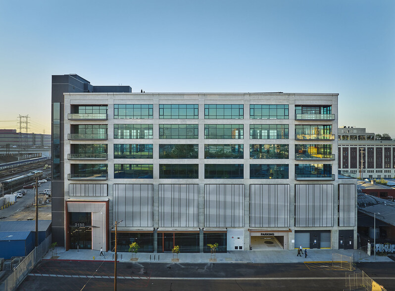 2130 Violet St, Los Angeles, CA à louer - Photo de l’immeuble – Image 3 sur 9