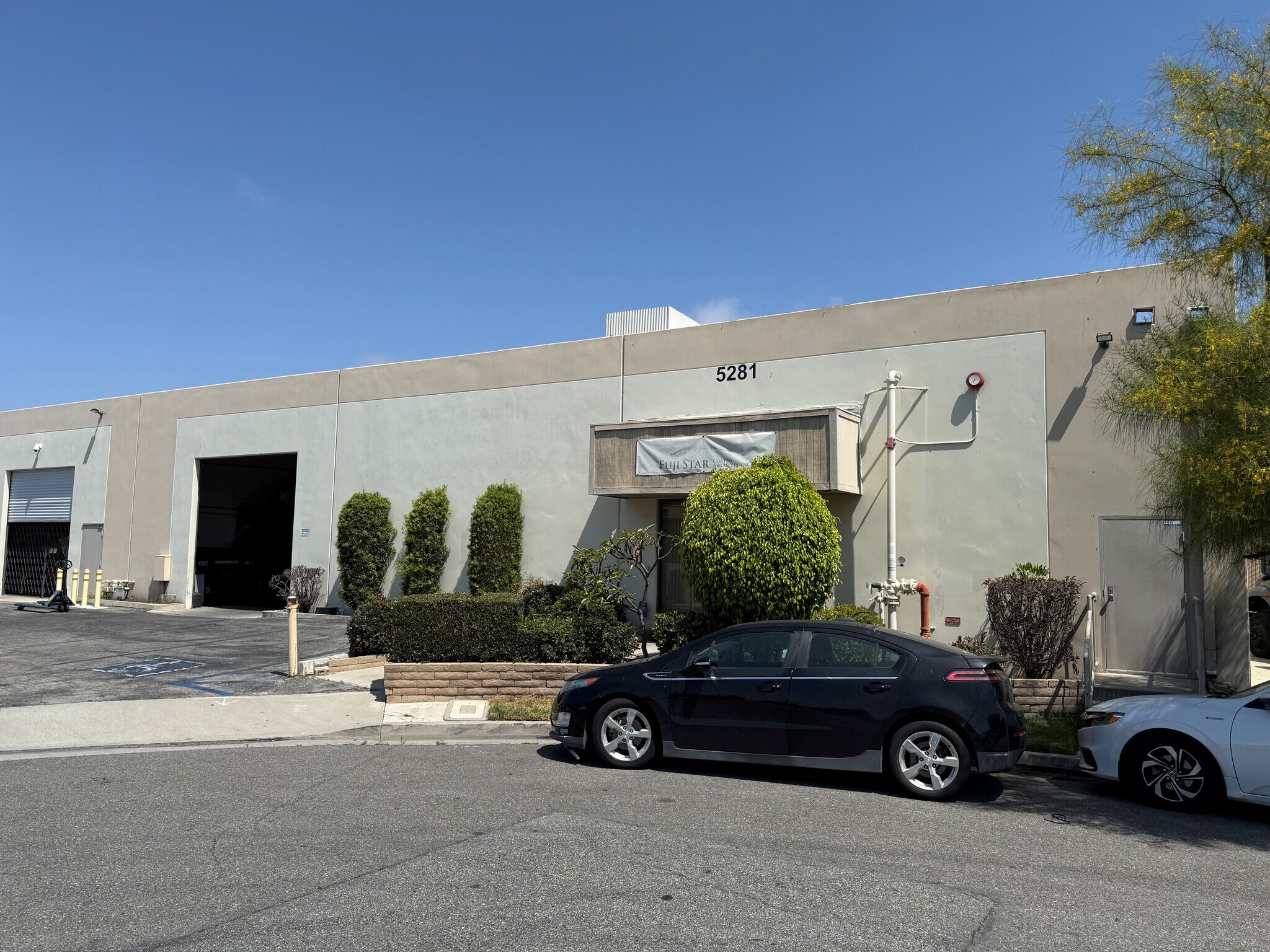 5261-5281 Business Dr, Huntington Beach, CA à louer Photo de l’immeuble– Image 1 sur 3